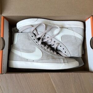 Nike Women’s Blazer Mid Vintage Suede